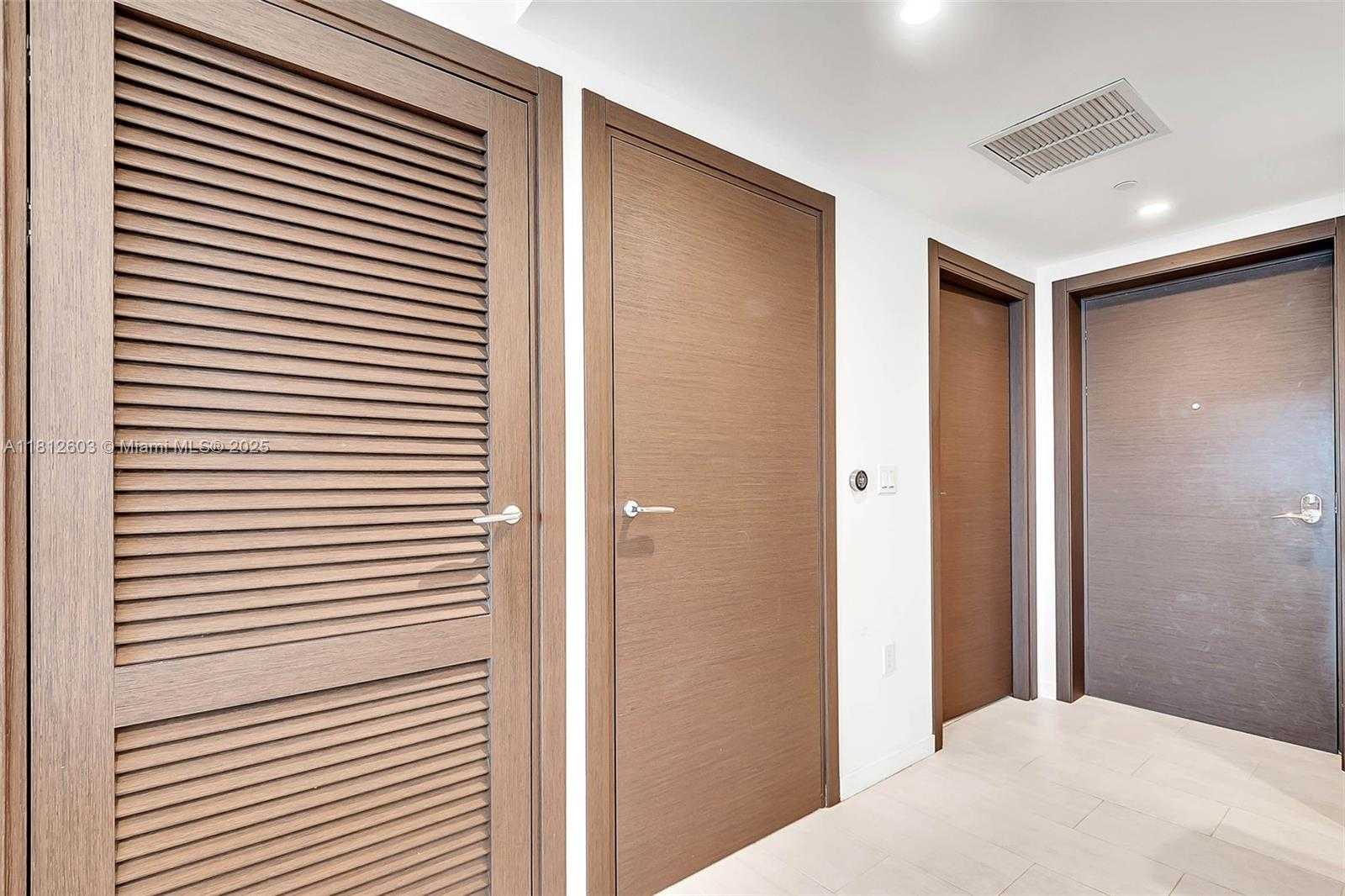 Small Image of 1000 BRICKELL PLZ #3206, Miami Number 27