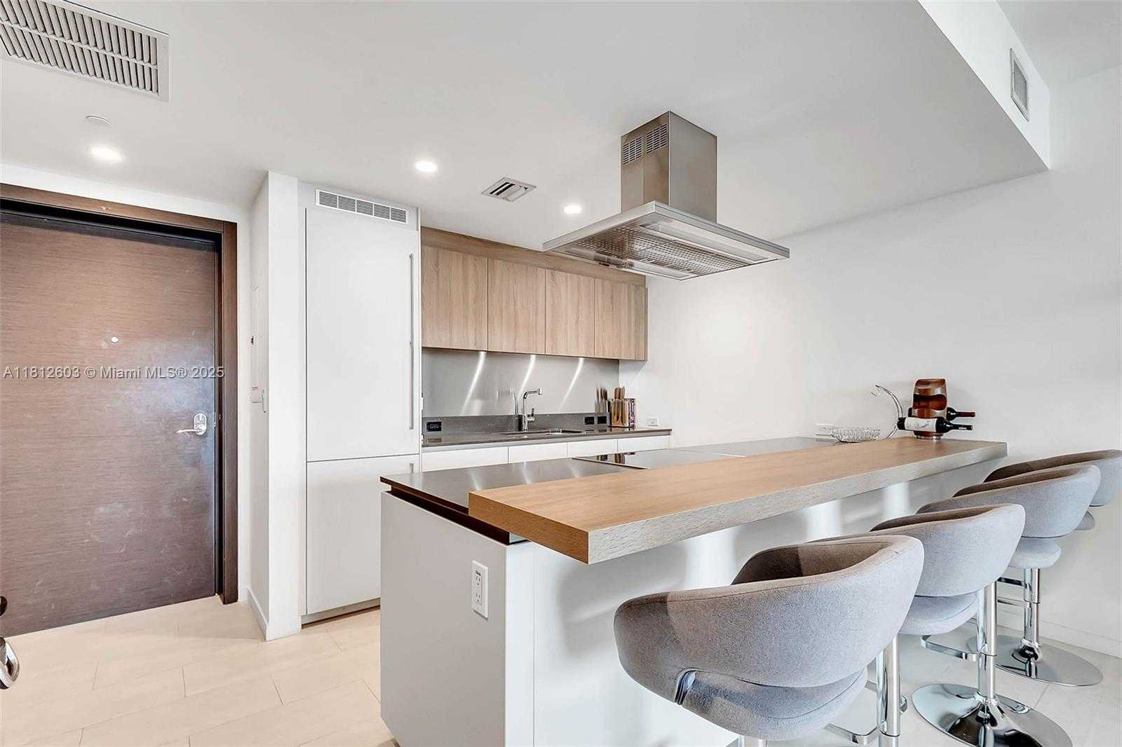 Small Image of 1000 BRICKELL PLZ #3206, Miami Number 3