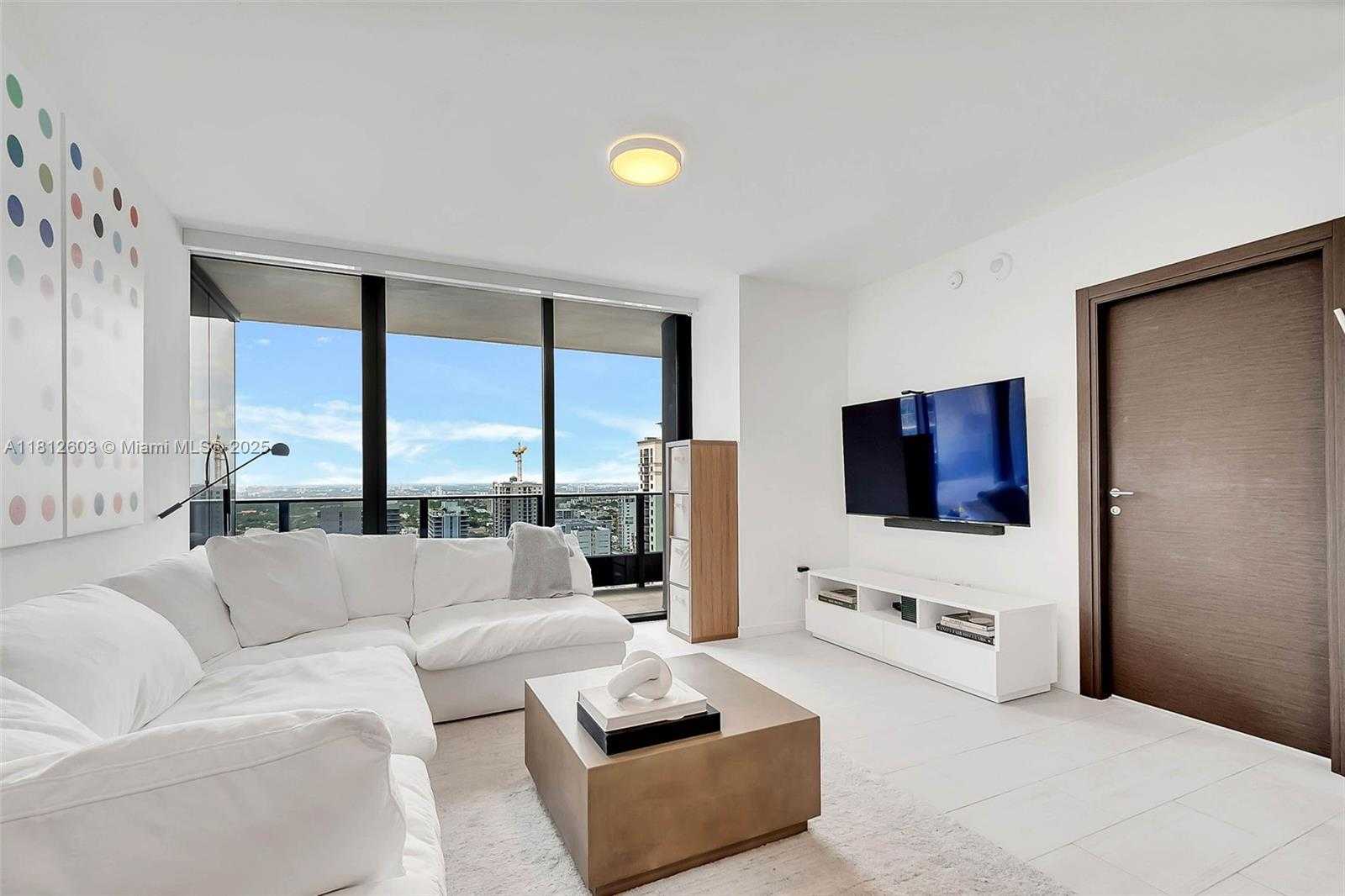 Small Image of 1000 BRICKELL PLZ #3206, Miami Number 5