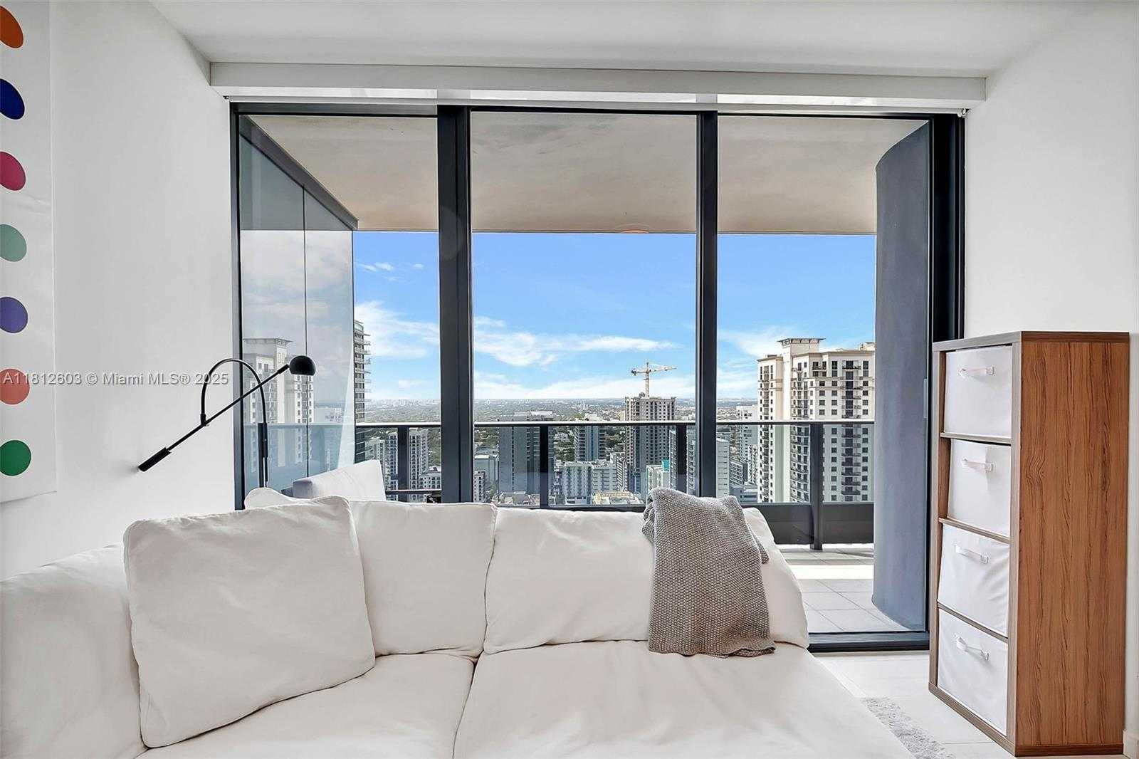 Small Image of 1000 BRICKELL PLZ #3206, Miami Number 7