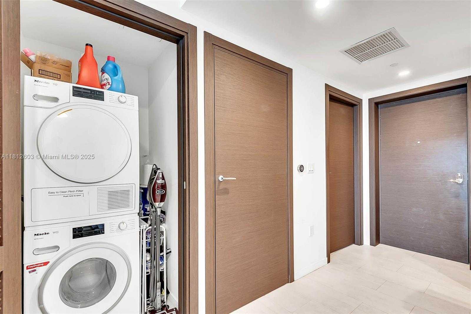 Small Image of 1000 BRICKELL PLZ #3206, Miami Number 9