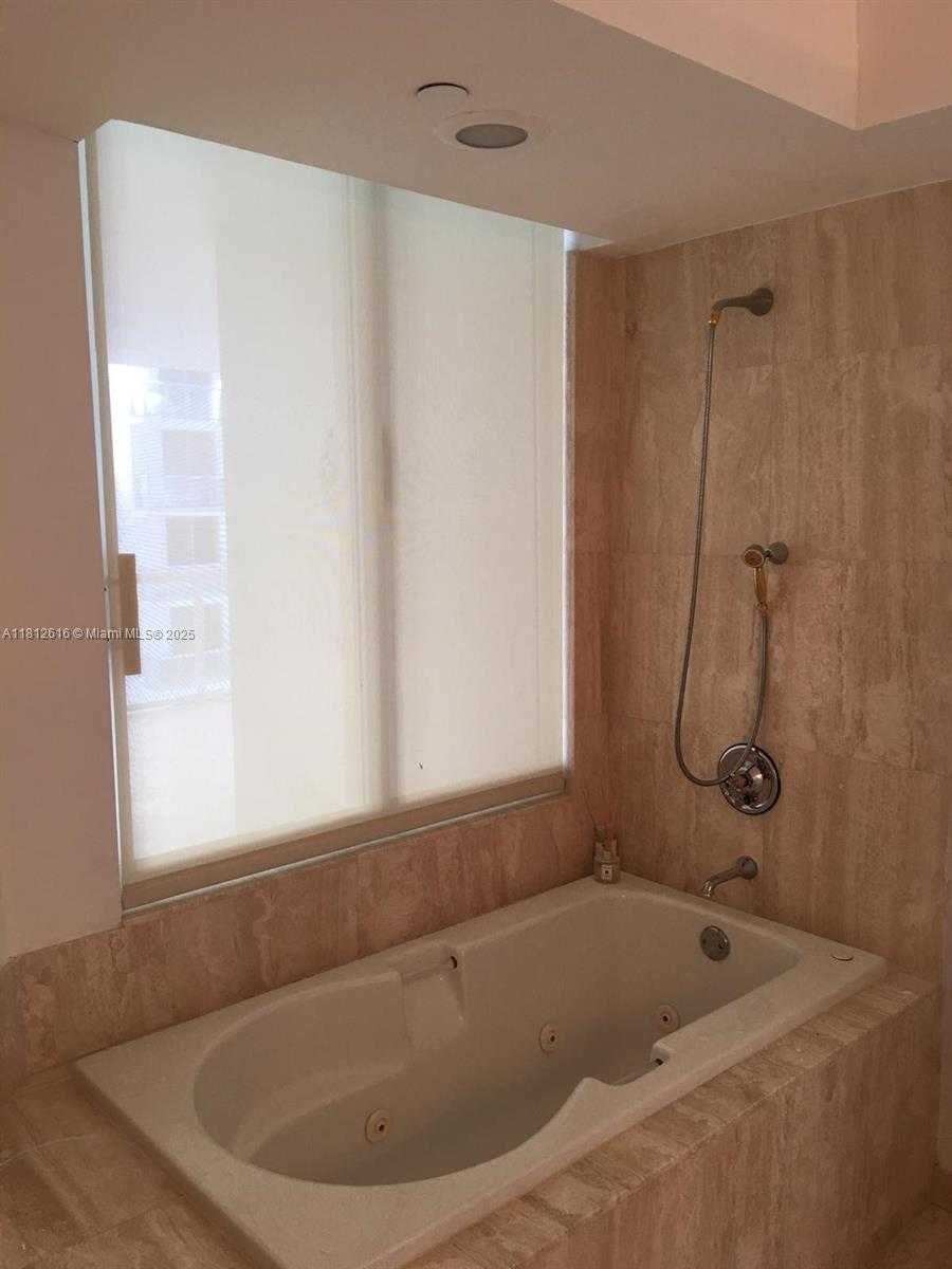 Small Image of 18671 #2204, Sunny Isles Beach Number 15