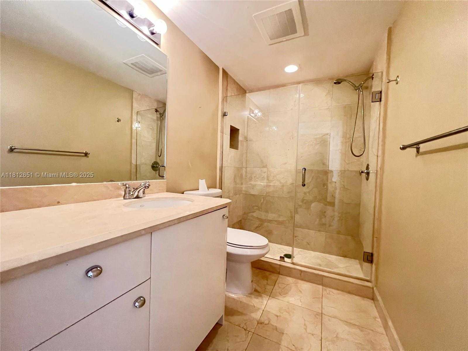 Small Image of 19400 TURNBERRY WAY #1132, Aventura Number 10