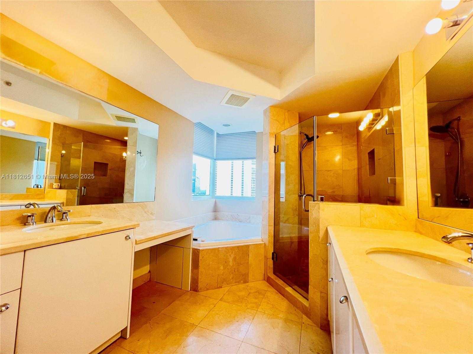 Small Image of 19400 TURNBERRY WAY #1132, Aventura Number 7