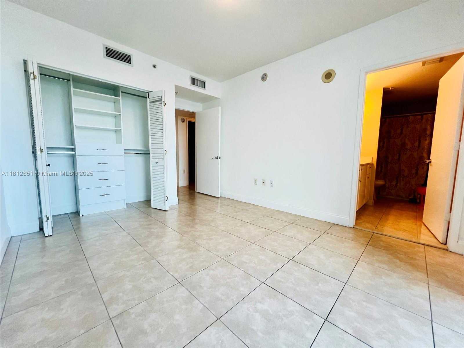 Small Image of 19400 TURNBERRY WAY #1132, Aventura Number 9