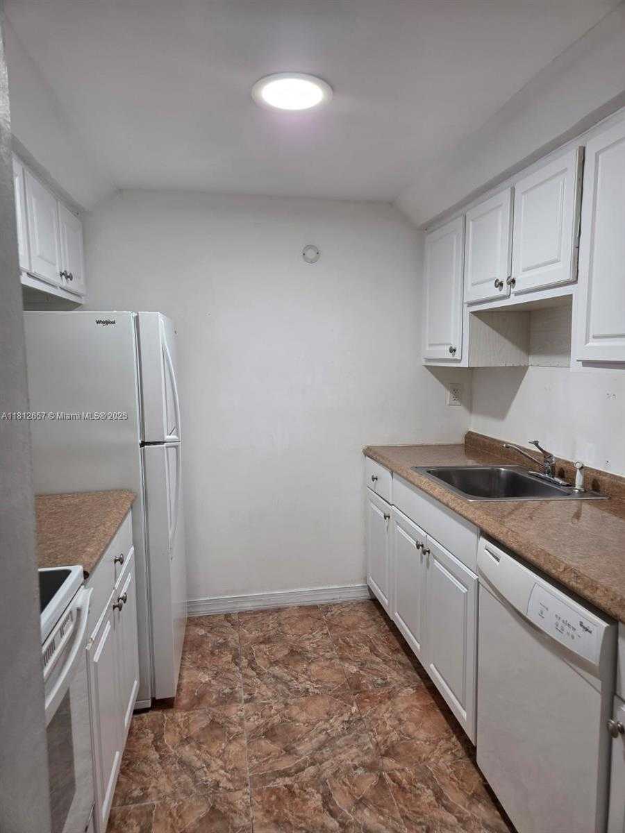 Small Image of 14601 NORTH KENDALL DR #304K, Miami Number 17