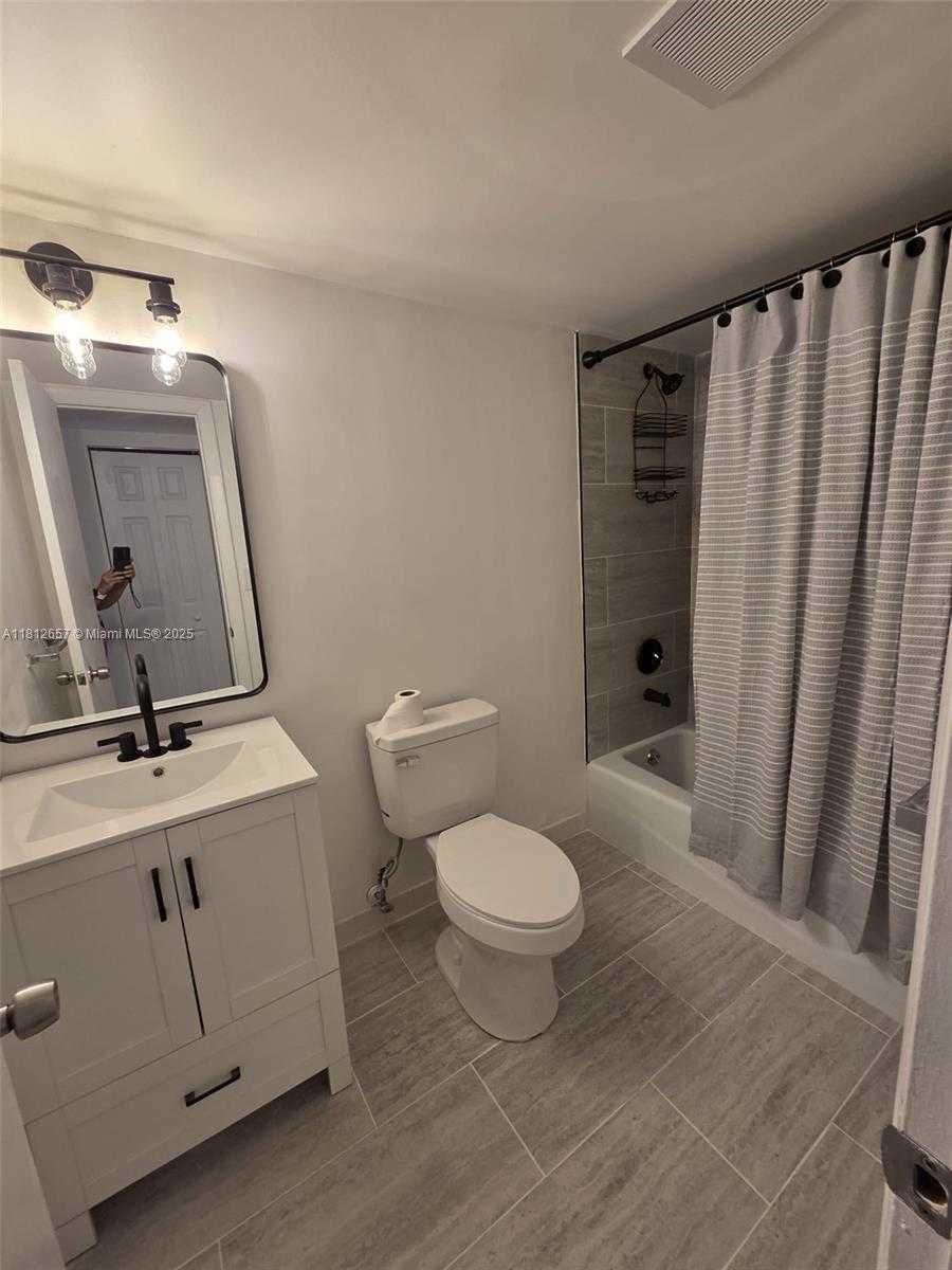 Small Image of 14601 NORTH KENDALL DR #304K, Miami Number 19