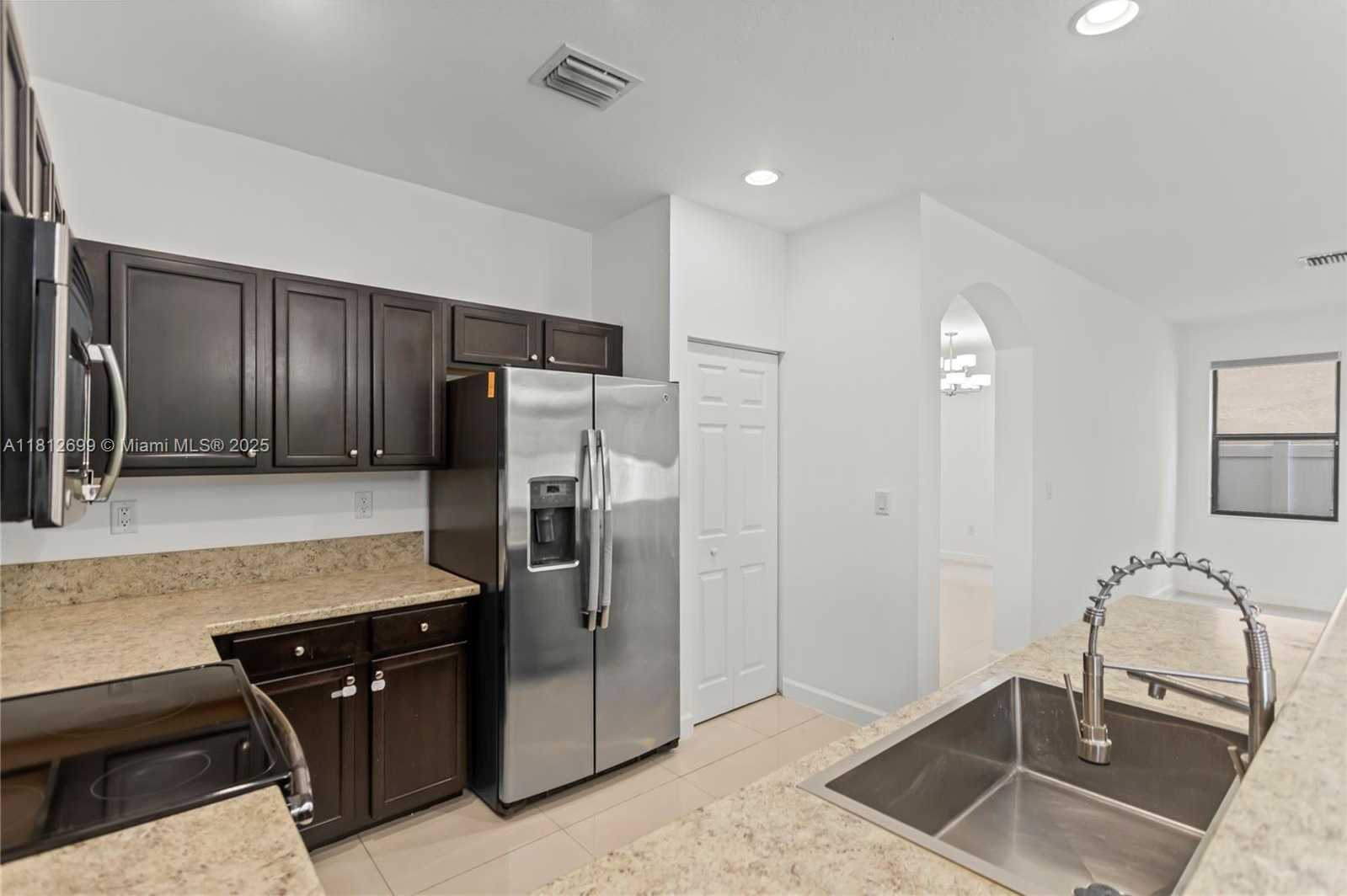 Small Image of 3502 WEST 86TH TER #3502, Hialeah Number 4