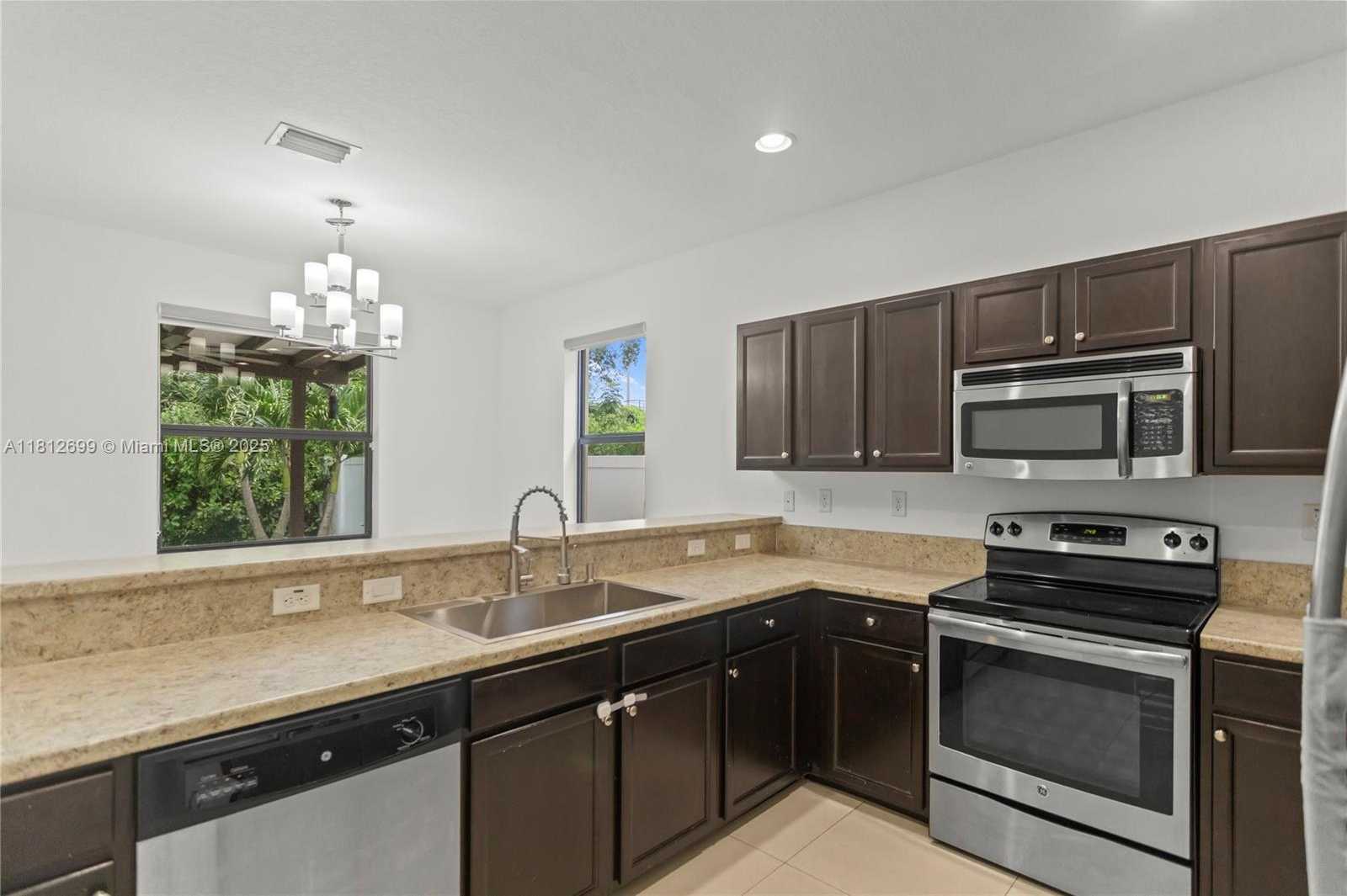 Small Image of 3502 WEST 86TH TER #3502, Hialeah Number 47