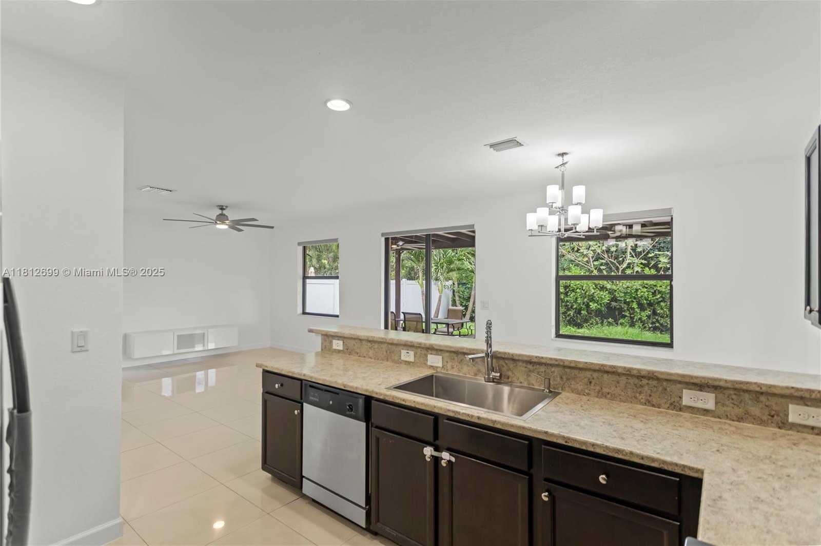 Small Image of 3502 WEST 86TH TER #3502, Hialeah Number 5