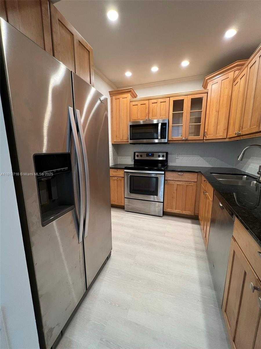 Small Image of 800 WEST AVE #PH-31, Miami Beach Number 10