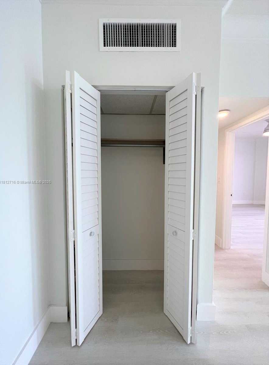 Small Image of 800 WEST AVE #PH-31, Miami Beach Number 14