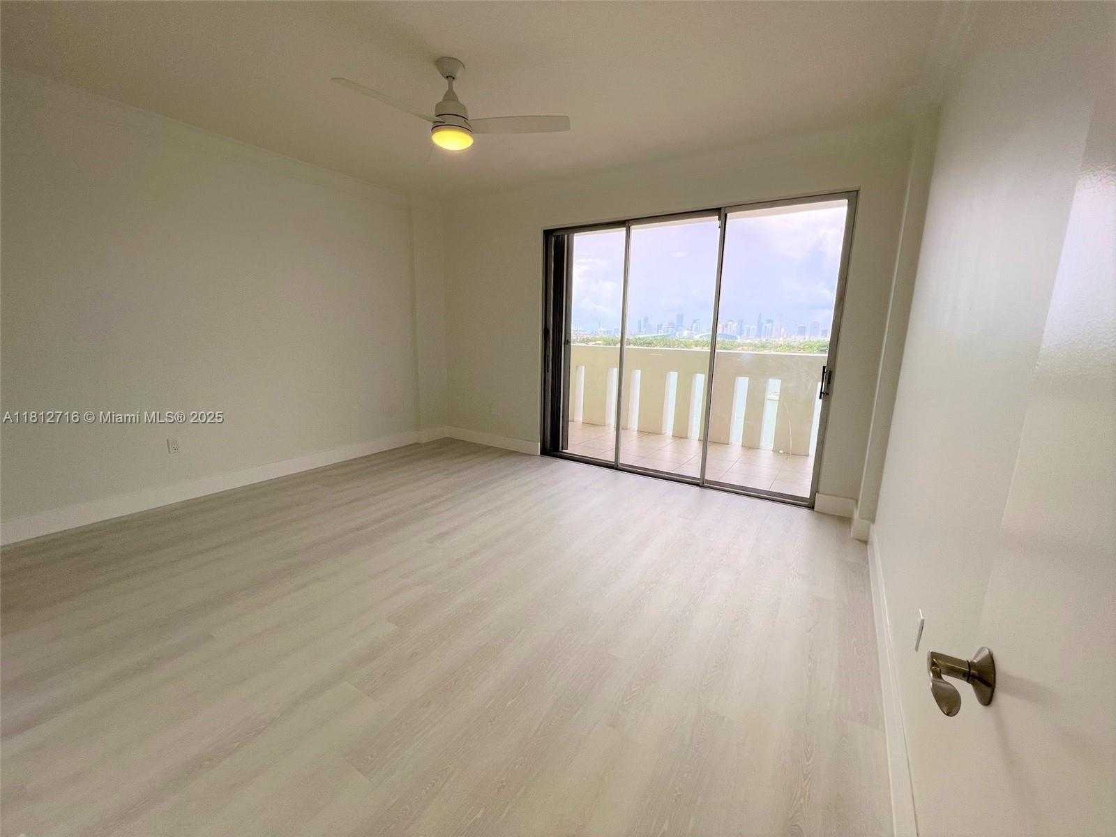 Small Image of 800 WEST AVE #PH-31, Miami Beach Number 16