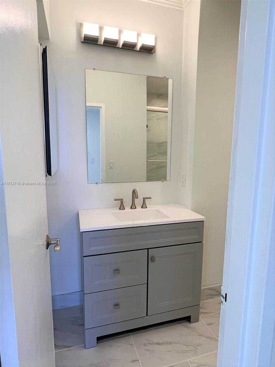 Small Image of 800 WEST AVE #PH-31, Miami Beach Number 20