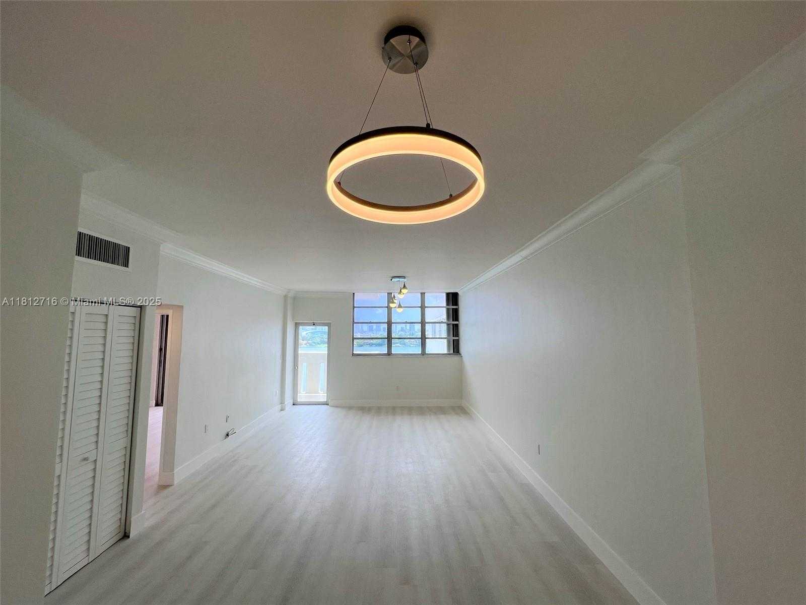 Small Image of 800 WEST AVE #PH-31, Miami Beach Number 3