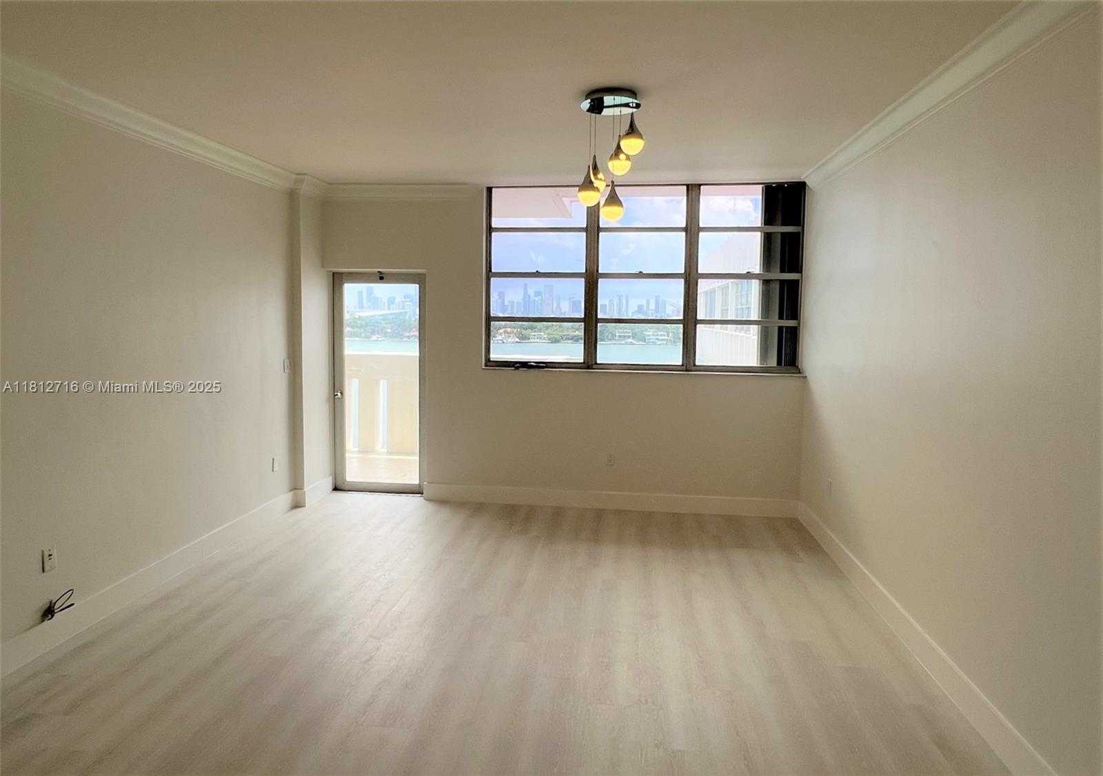 Small Image of 800 WEST AVE #PH-31, Miami Beach Number 4