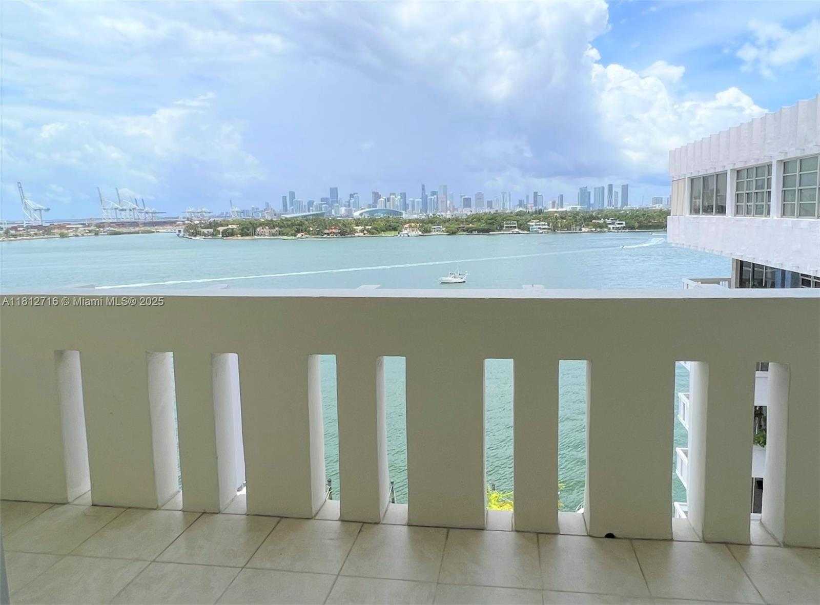 Small Image of 800 WEST AVE #PH-31, Miami Beach Number 5