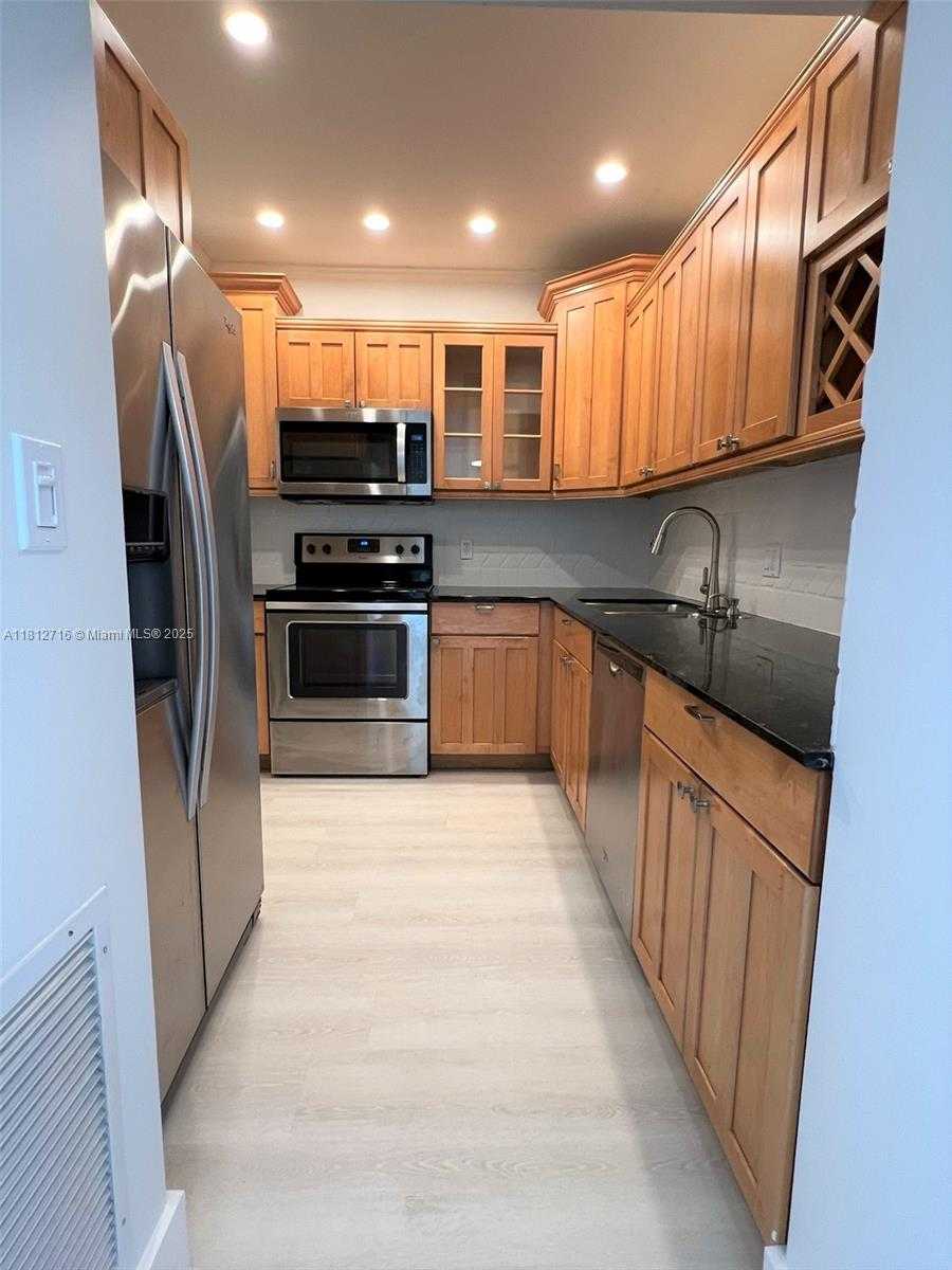 Small Image of 800 WEST AVE #PH-31, Miami Beach Number 9