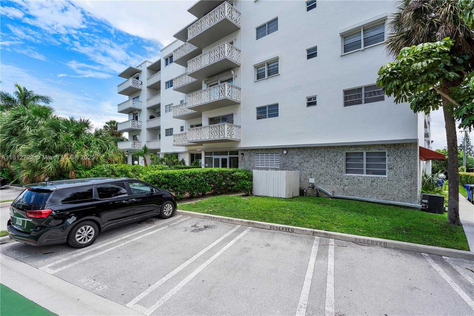 Small Image of 9700 EAST BAY HARBOR DR #405, Bay Harbor Islands Number 24