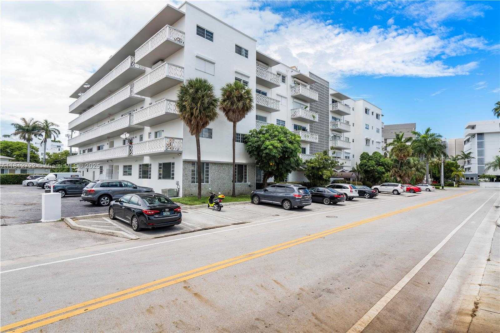 Small Image of 9700 EAST BAY HARBOR DR #405, Bay Harbor Islands Number 27