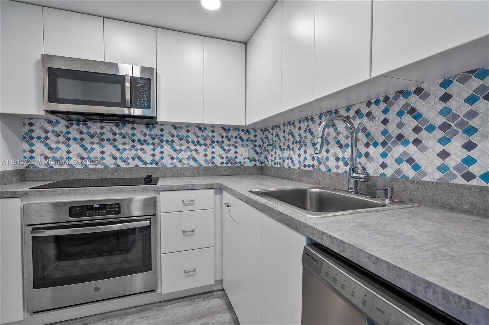 Small Image of 9700 EAST BAY HARBOR DR #405, Bay Harbor Islands Number 4