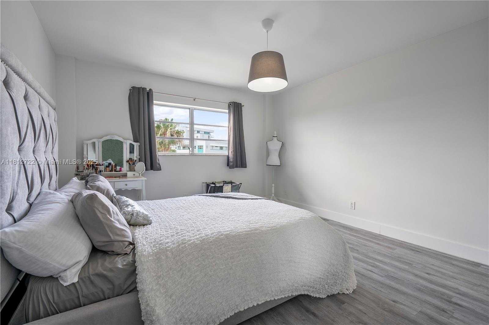 Small Image of 9700 EAST BAY HARBOR DR #405, Bay Harbor Islands Number 6