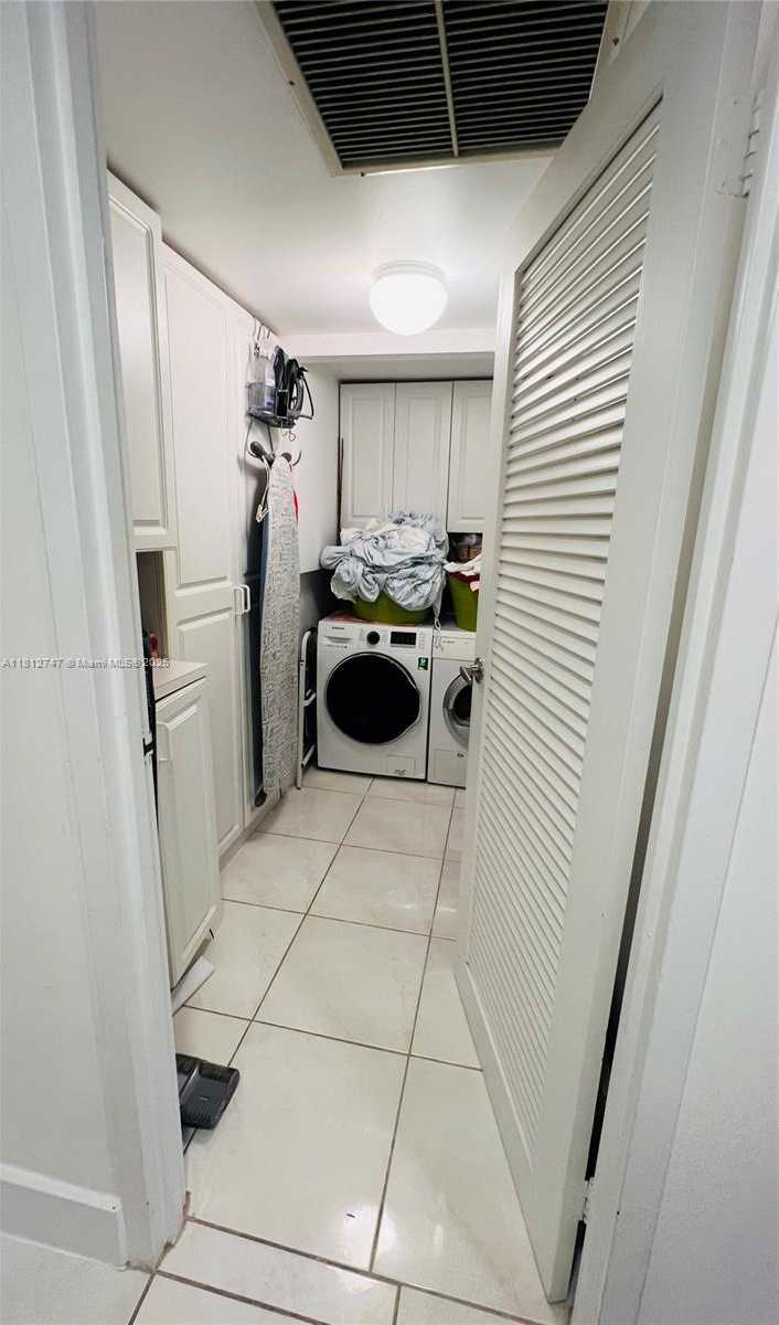 Small Image of 2333 BRICKELL AVE #1516, Miami Number 27