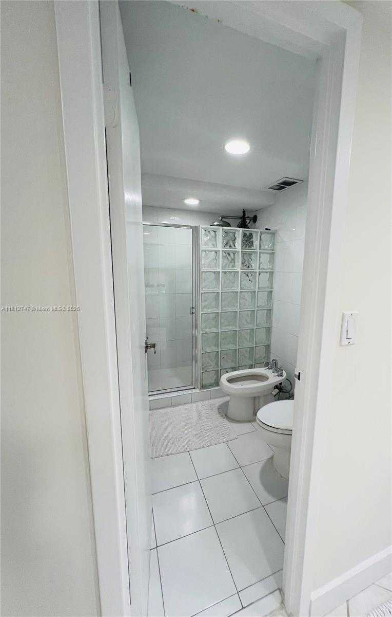 Small Image of 2333 BRICKELL AVE #1516, Miami Number 30
