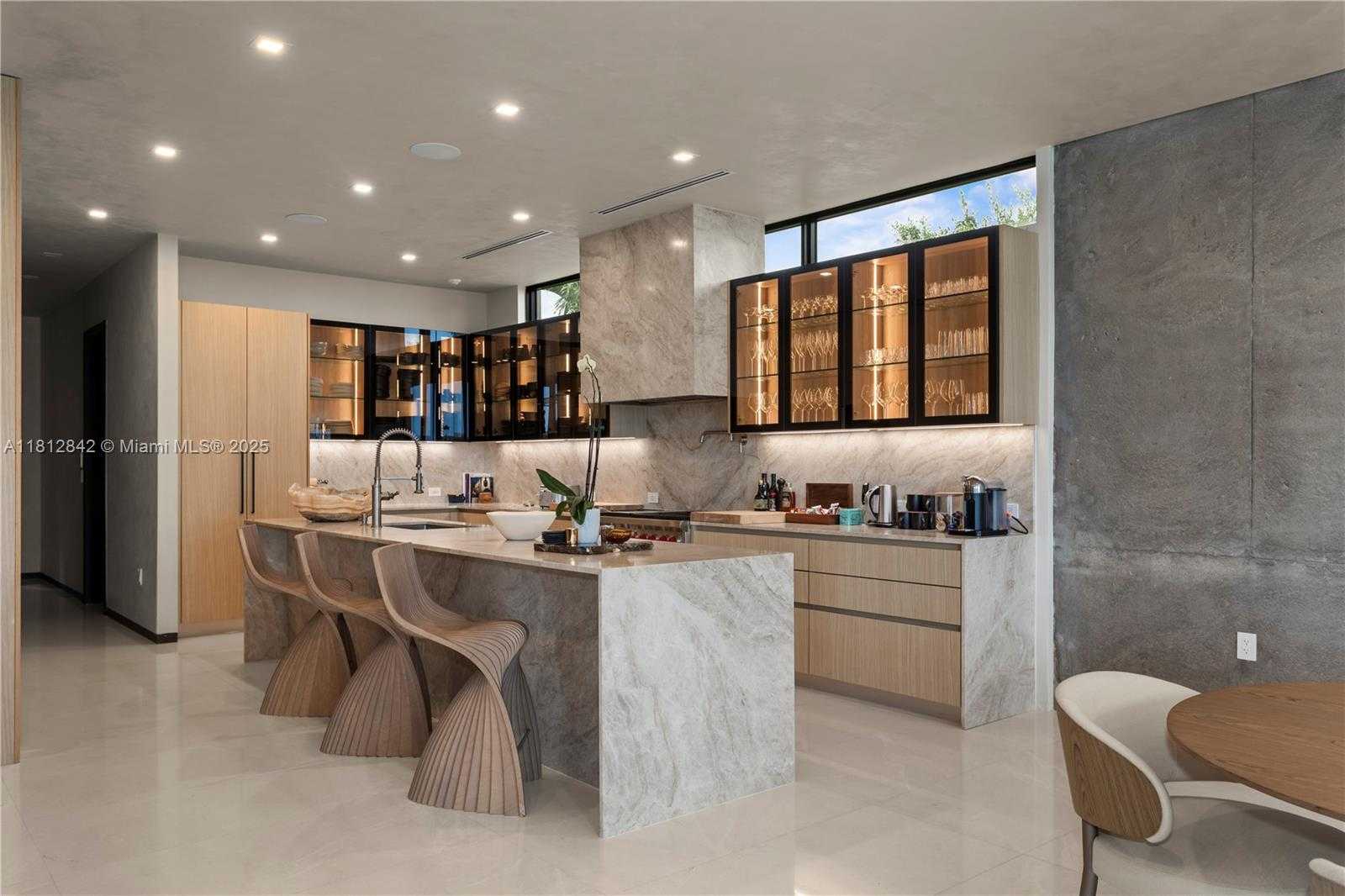 Small Image of 25 EAST RIVO ALTO DR, Miami Beach Number 12