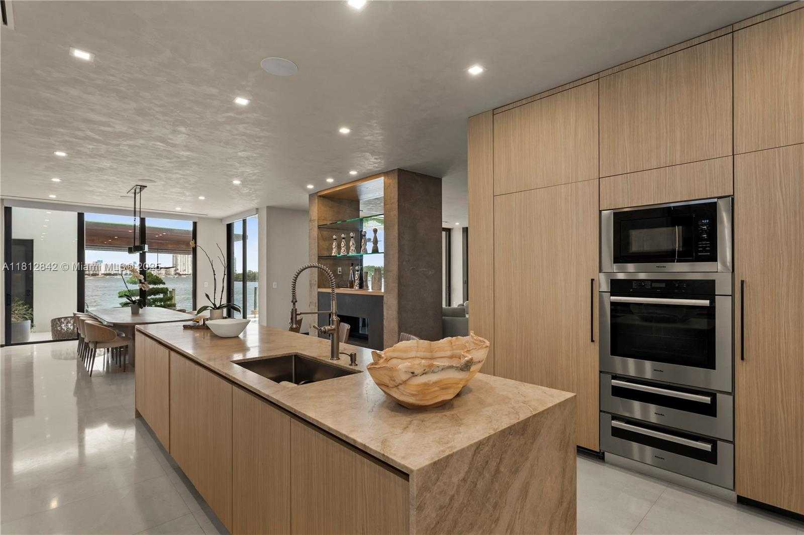 Small Image of 25 EAST RIVO ALTO DR, Miami Beach Number 14