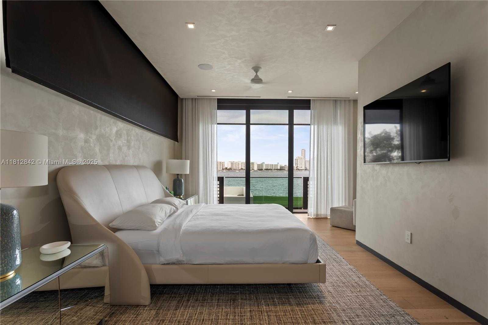 Small Image of 25 EAST RIVO ALTO DR, Miami Beach Number 25