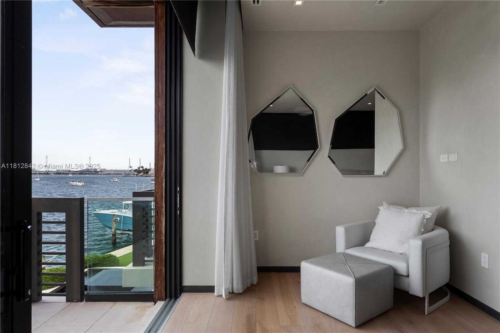 Small Image of 25 EAST RIVO ALTO DR, Miami Beach Number 26