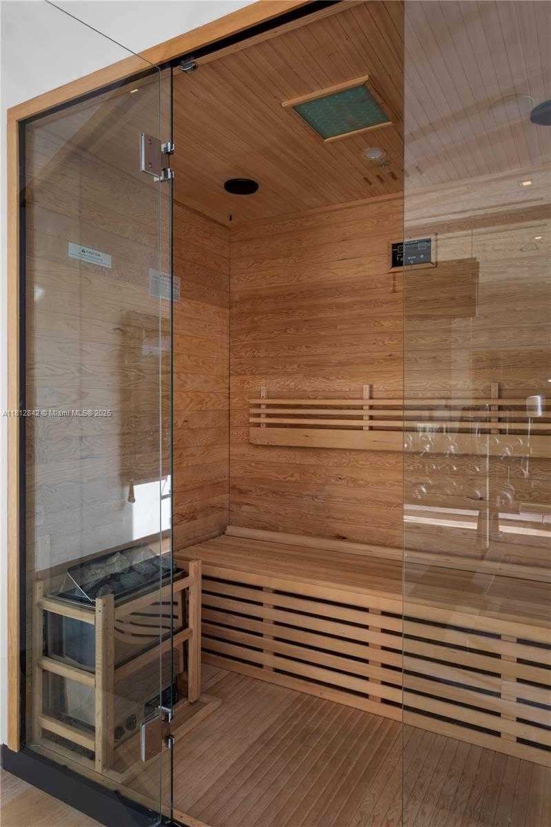 Small Image of 25 EAST RIVO ALTO DR, Miami Beach Number 28