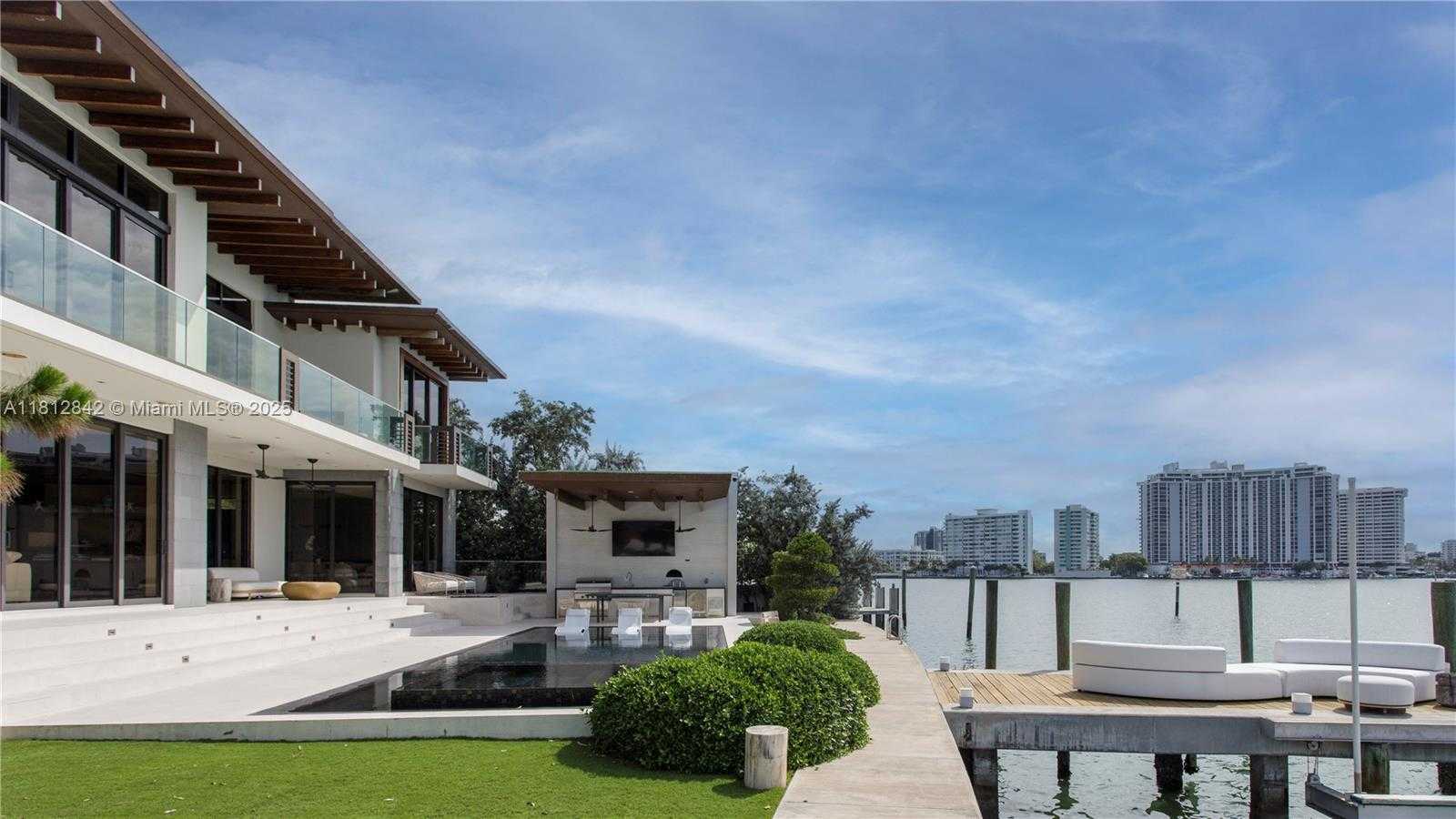 Small Image of 25 EAST RIVO ALTO DR, Miami Beach Number 32