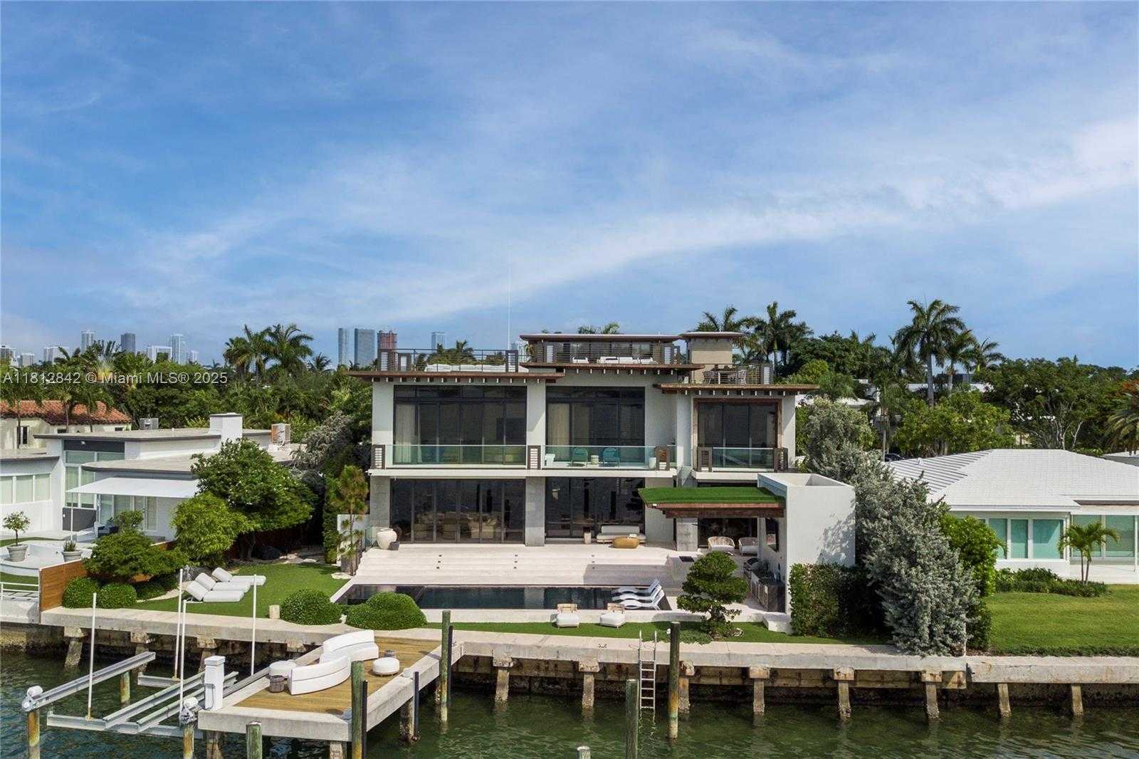 Small Image of 25 EAST RIVO ALTO DR, Miami Beach Number 34