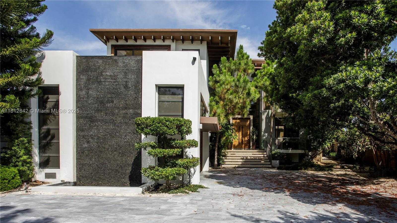 Small Image of 25 EAST RIVO ALTO DR, Miami Beach Number 4