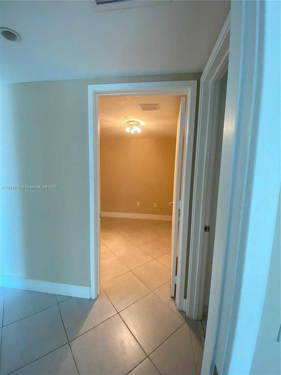 Small Image of 185 SOUTH WEST 7 ST #2904, Miami Number 3