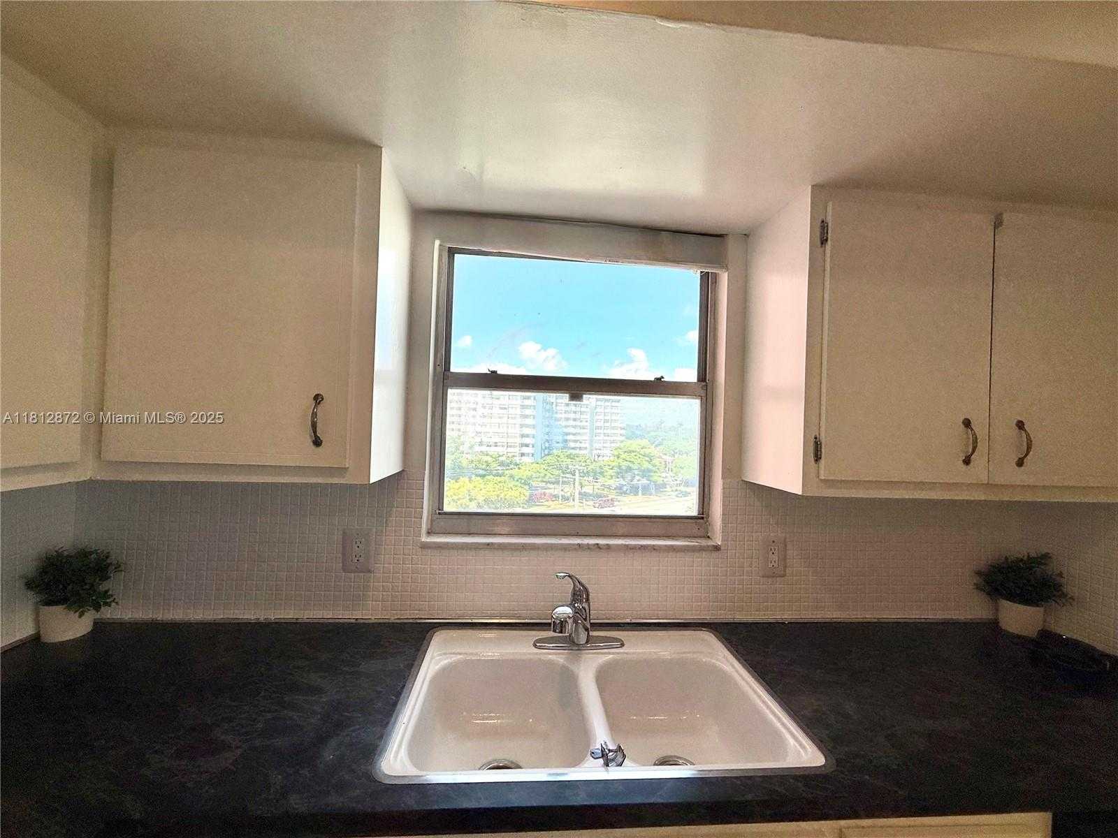Small Image of 1351 NORTH EAST MIAMI GARDENS DR #626E, Miami Number 6