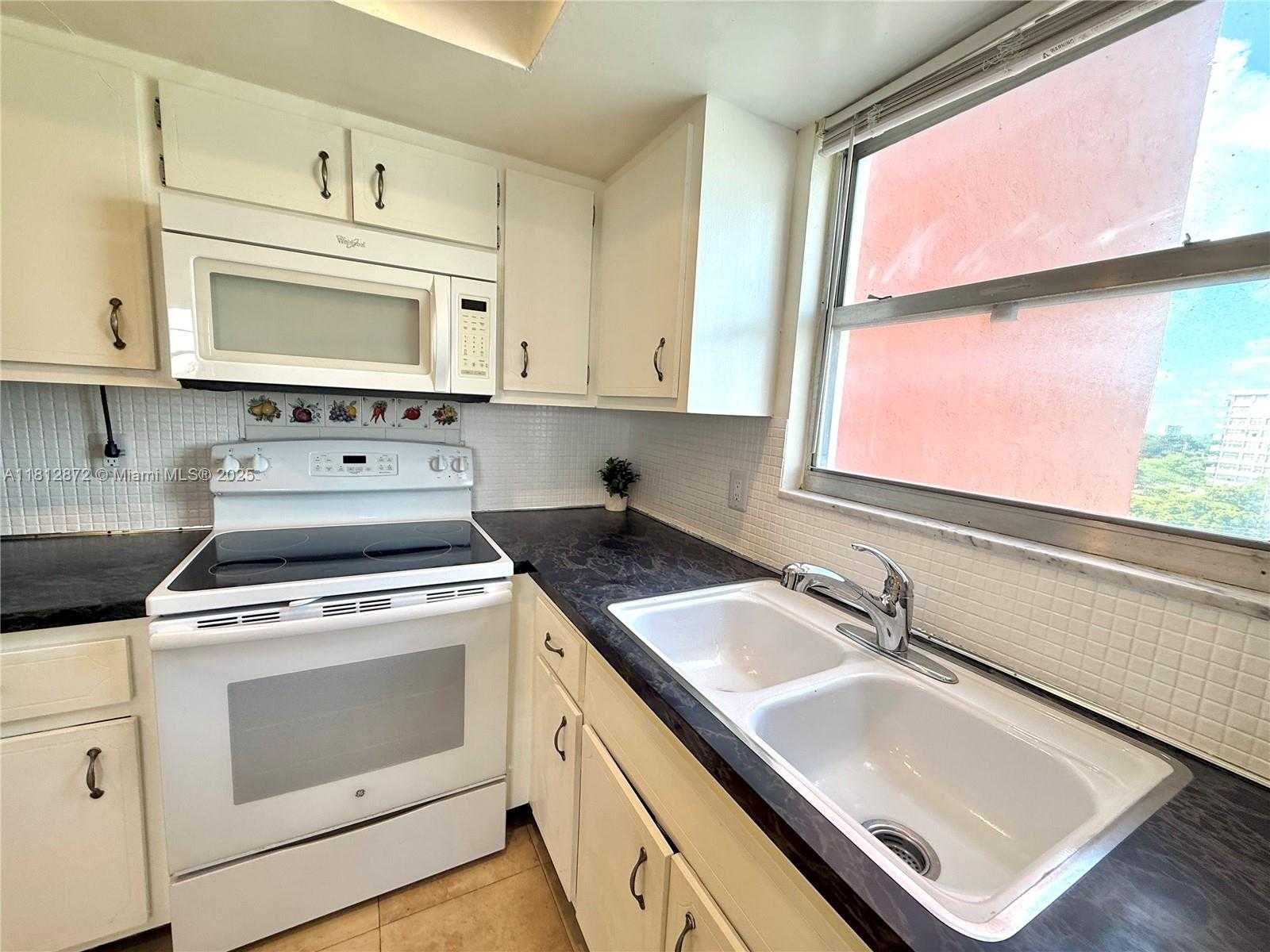 Small Image of 1351 NORTH EAST MIAMI GARDENS DR #626E, Miami Number 9