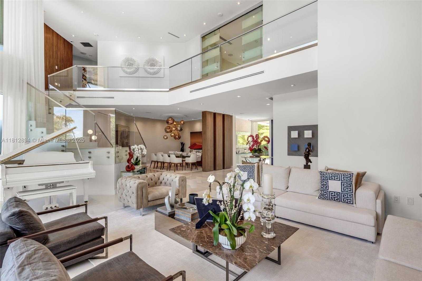 Small Image of 420 ISLAND DR, Key Biscayne Number 10