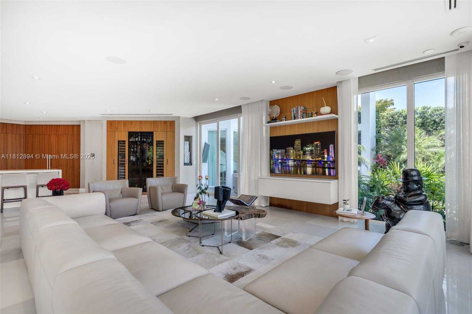 Small Image of 420 ISLAND DR, Key Biscayne Number 23