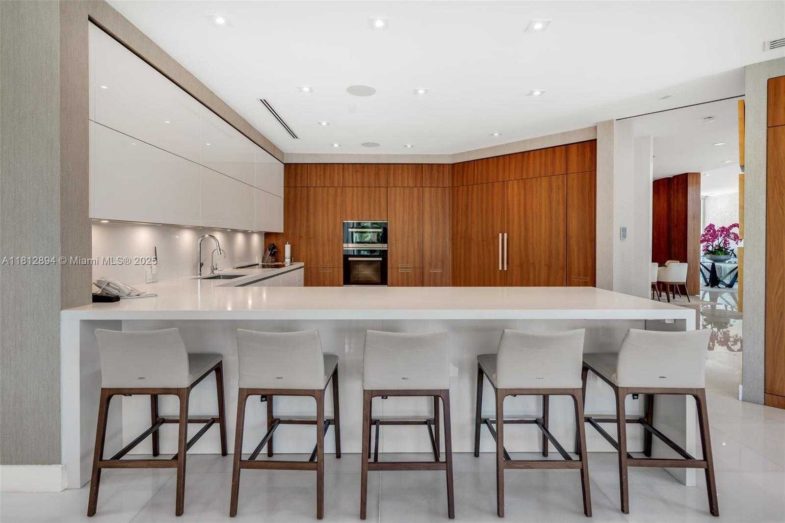 Small Image of 420 ISLAND DR, Key Biscayne Number 27