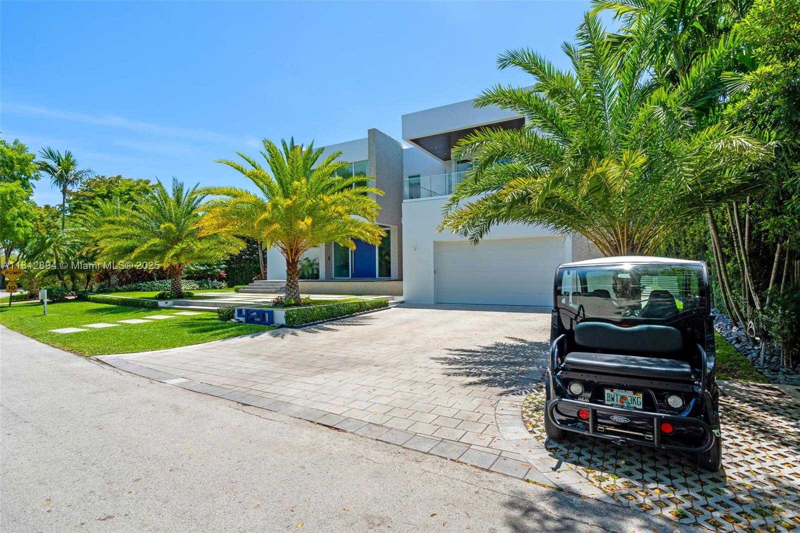 Small Image of 420 ISLAND DR, Key Biscayne Number 4