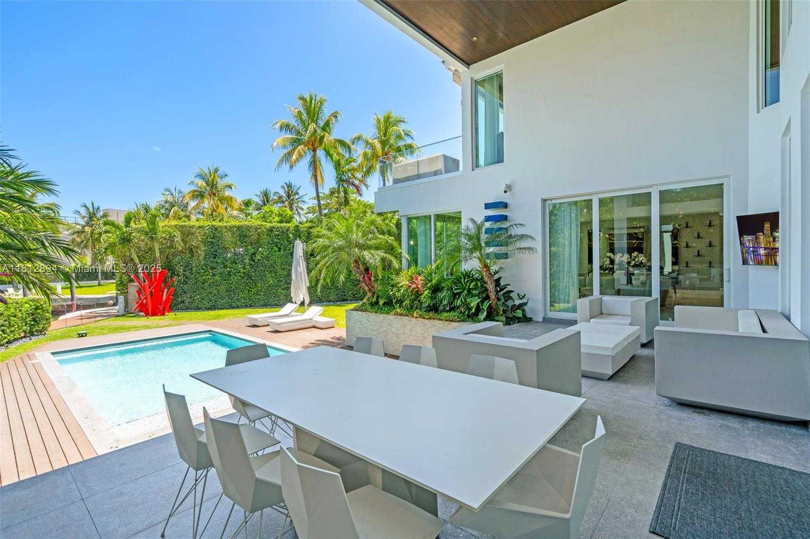 Small Image of 420 ISLAND DR, Key Biscayne Number 51