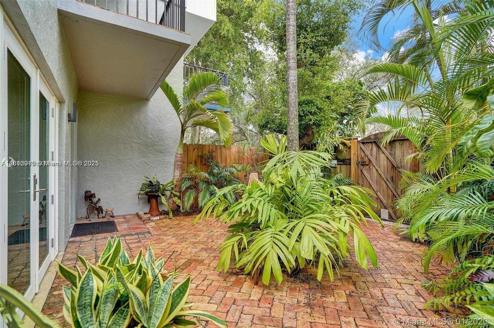 Small Image of 2940 SHIPPING AVE, Miami Number 3
