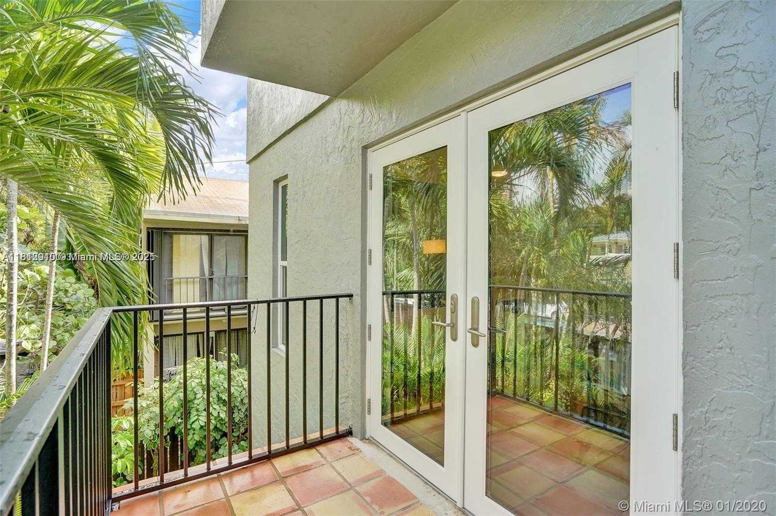Small Image of 2940 SHIPPING AVE, Miami Number 4