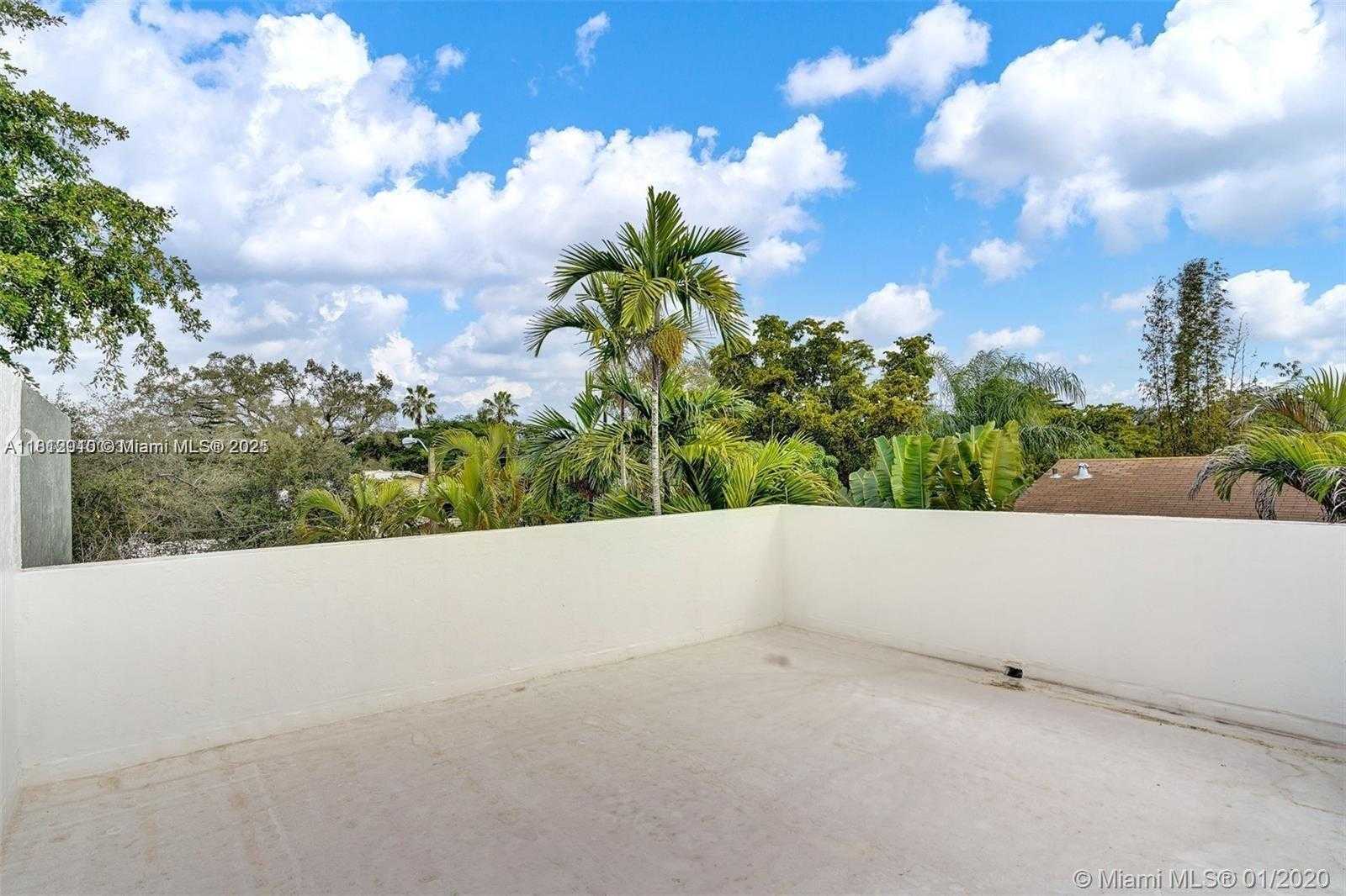 Small Image of 2940 SHIPPING AVE, Miami Number 6