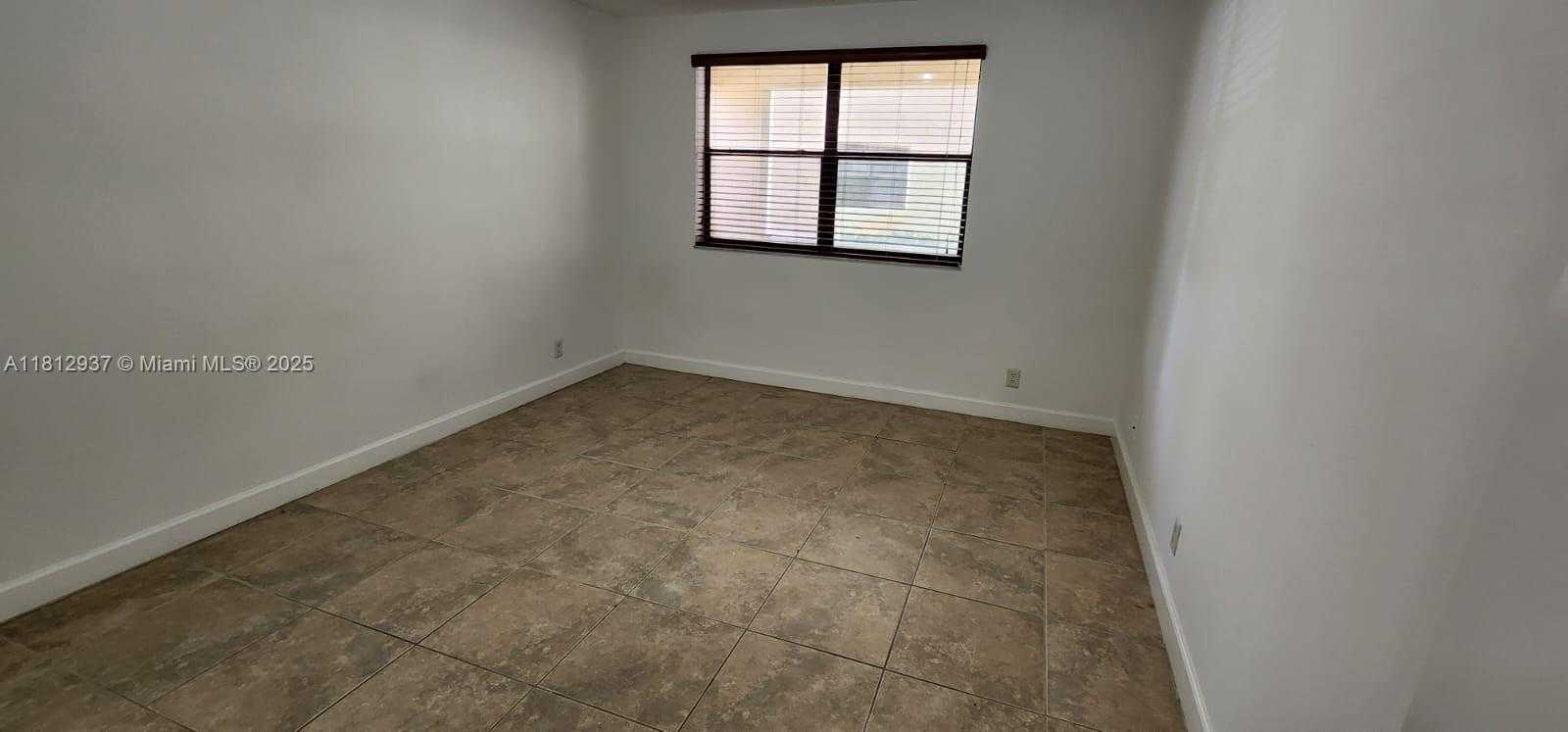 Small Image of 8100 GENEVA CT #132, Doral Number 6