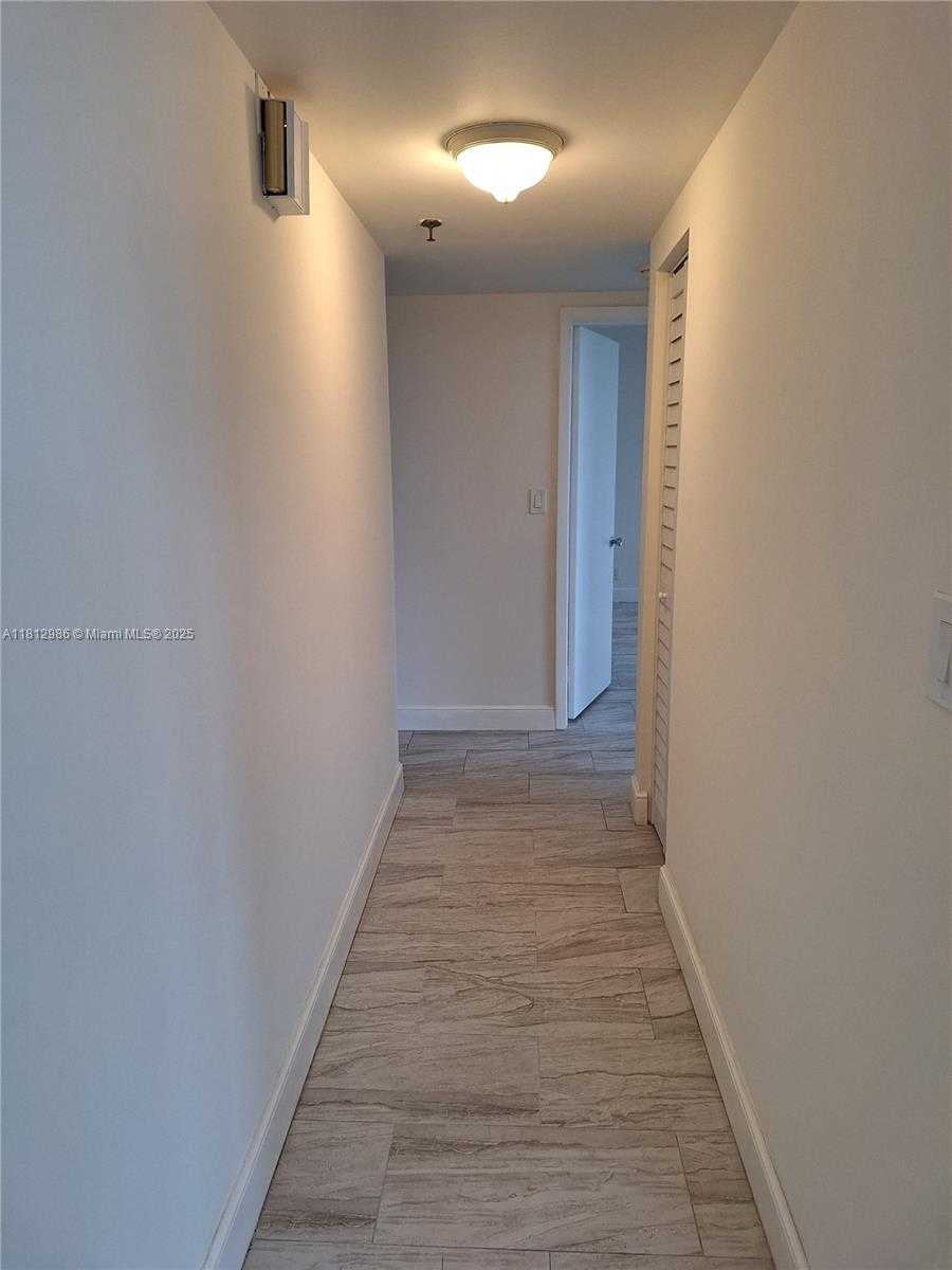 Small Image of 901 HILLCREST DR #415, Hollywood Number 11