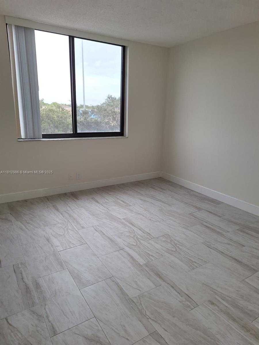 Small Image of 901 HILLCREST DR #415, Hollywood Number 12